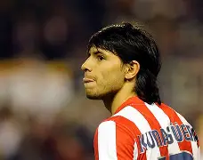 半岛体育官网-费耶诺德对阿贾克斯精彩纷呈的比赛